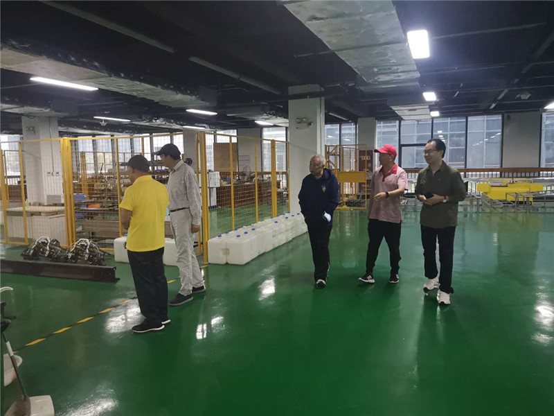 热烈欢迎上海铁路局老领导李庆鸿局长一行莅临我司指导工作