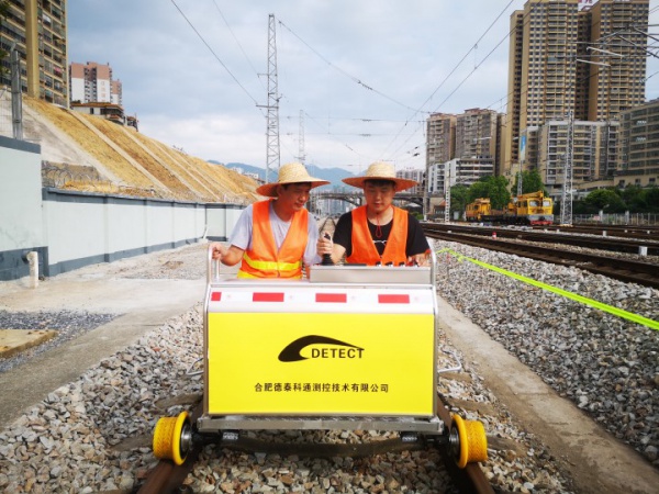 铁路线路除草剂智能喷洒机